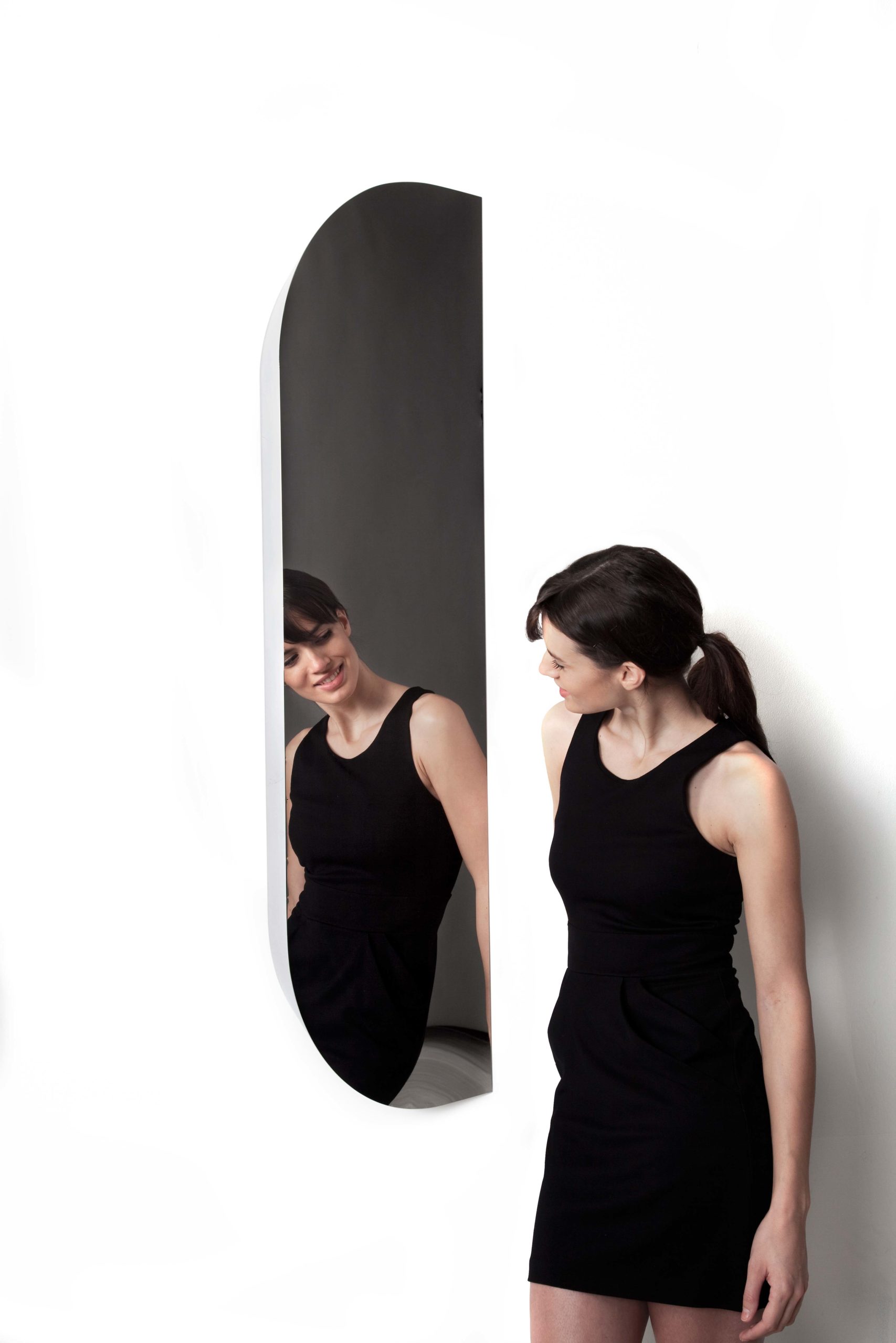 Cutting-Space-Mirror-Girl-2-_-Toni-Grilo