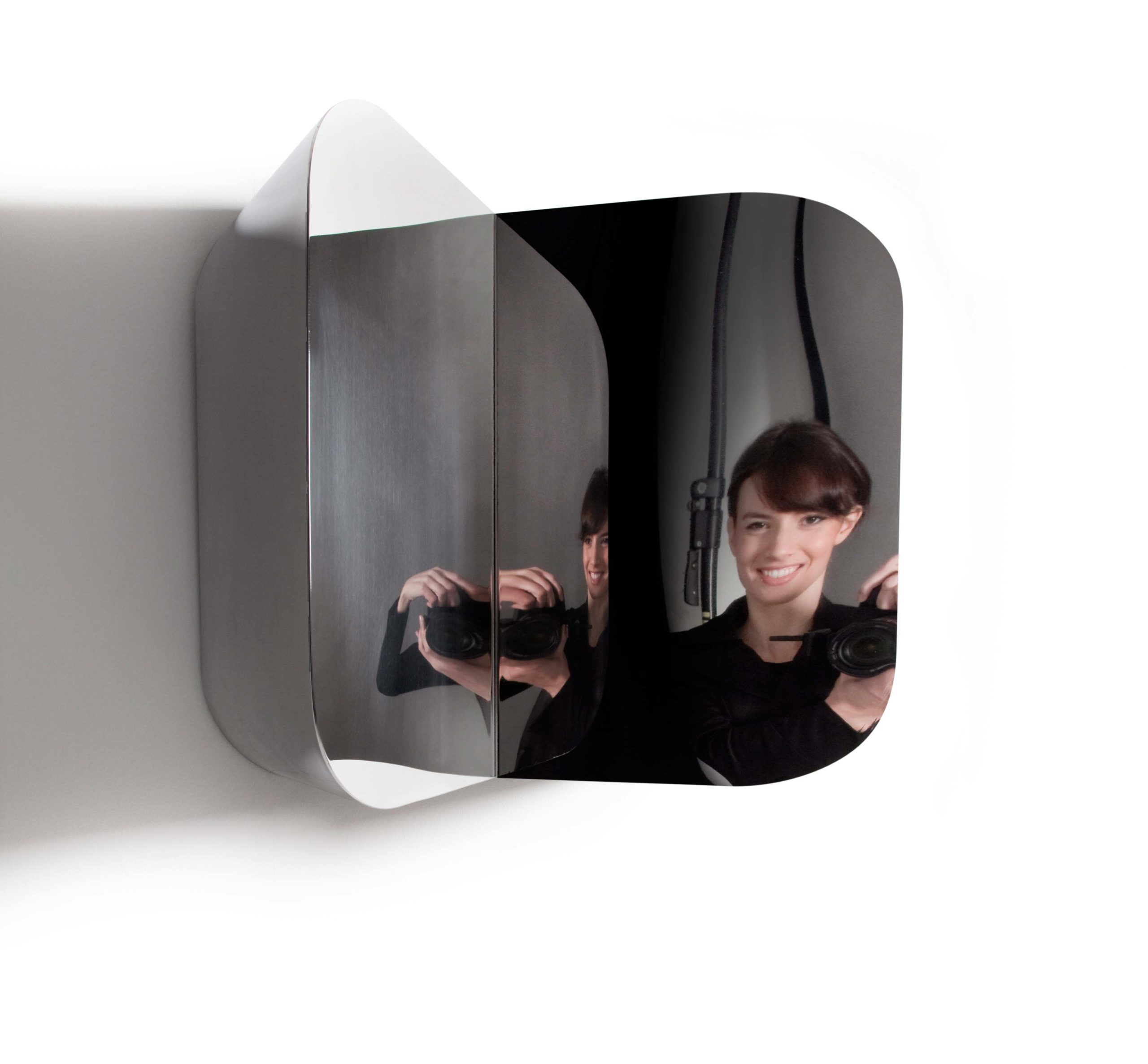 Cutting-Space-Mirror-Girl-3-_-Toni-Grilo